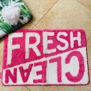 LIKE NEW Victoria’s Secret PINK Fresh & Clean Bath Mat